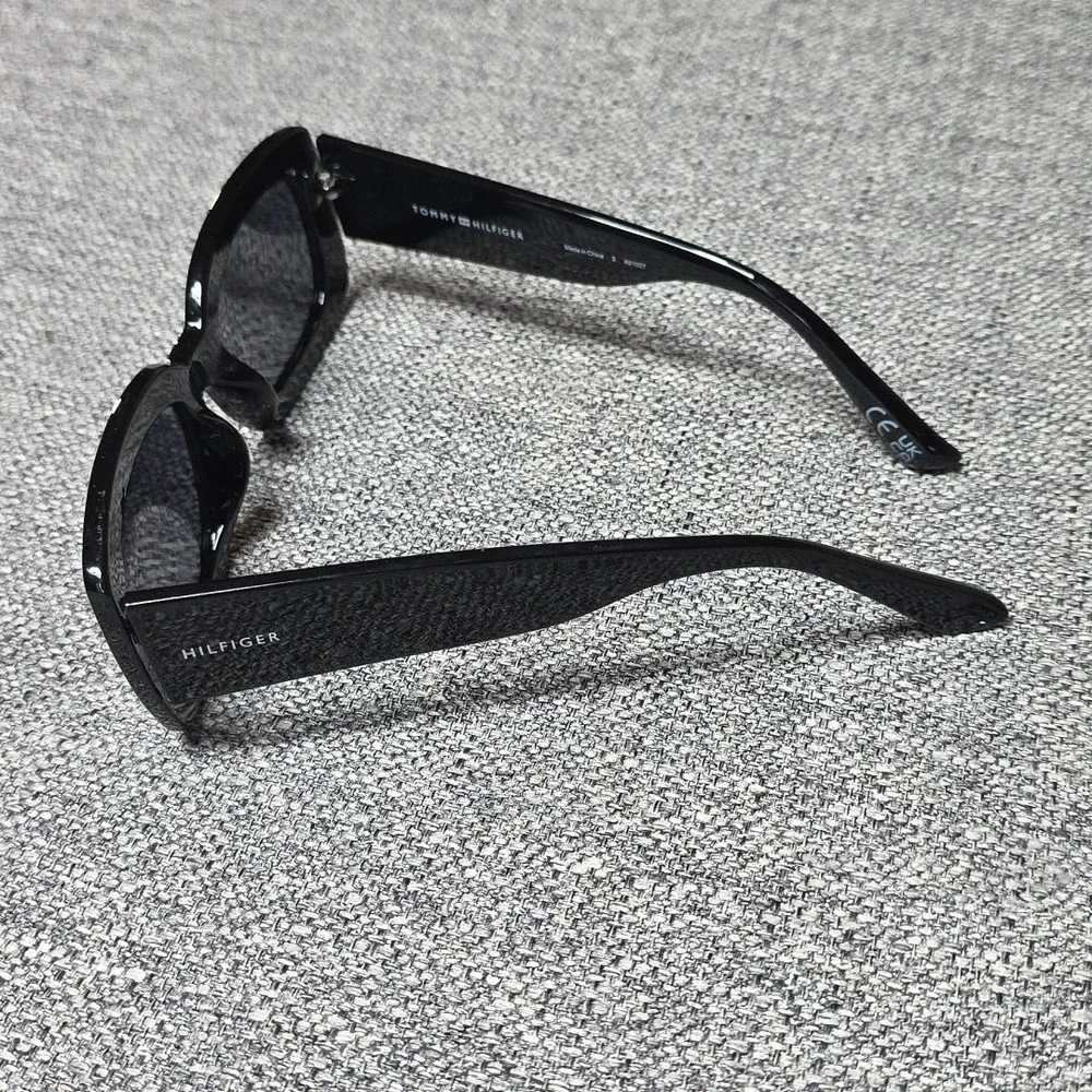 Tommy Hilfiger Womans Sunglasses WP OL 603P 54 20 148 Black